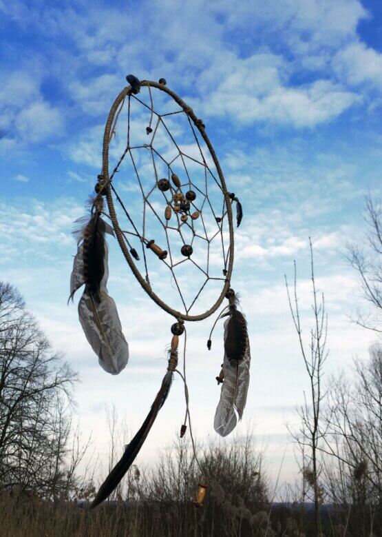 Attrape rêves unique plumes et tissage naturels