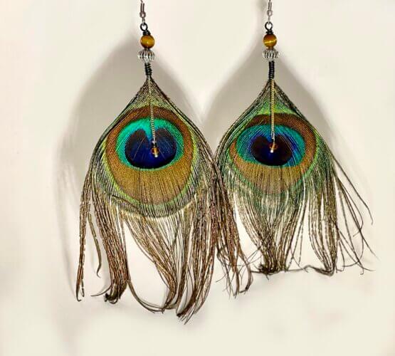 Boucles d'oreille "Plumes de paon" et perle "Oeil de tigre" – Image 2